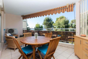 Apartment with sea view near the center